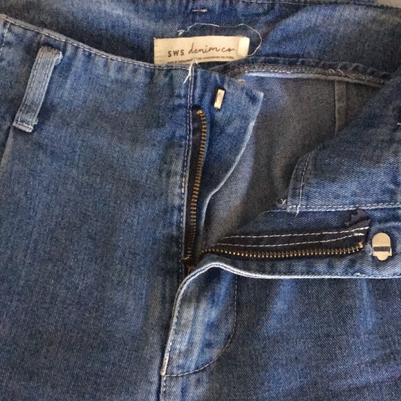 CUSTOM Medium wash denim graphic boyfriend jeans - Picture 4 of 4